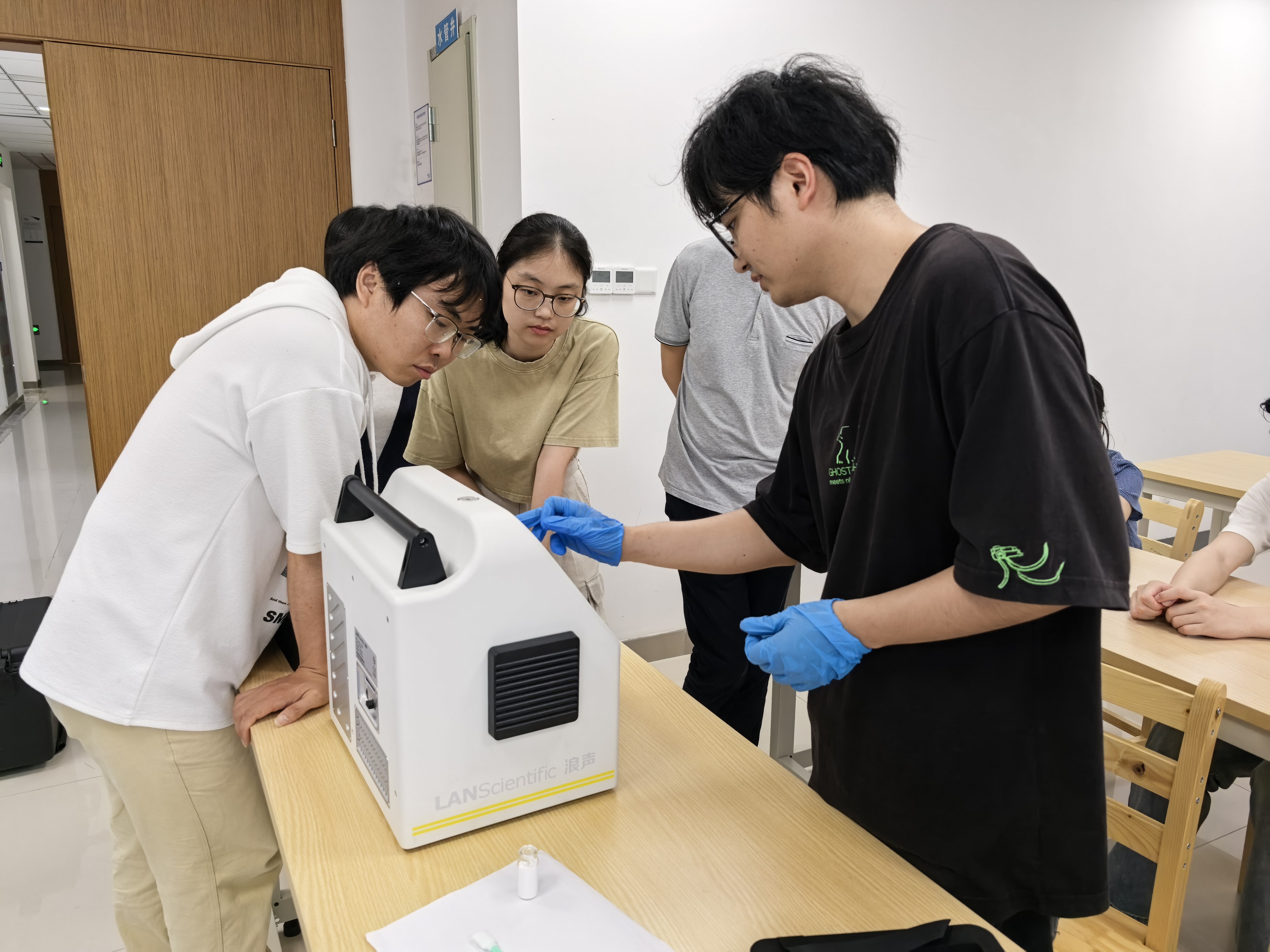 SHINE REX900 便携式X射线衍射仪成功交付中国科学技术大学化学与材料科学学院(图2) SHINE REX900 便携式X射线衍射仪成功交付中国科学技术大学化学与材料科学学院(图2)