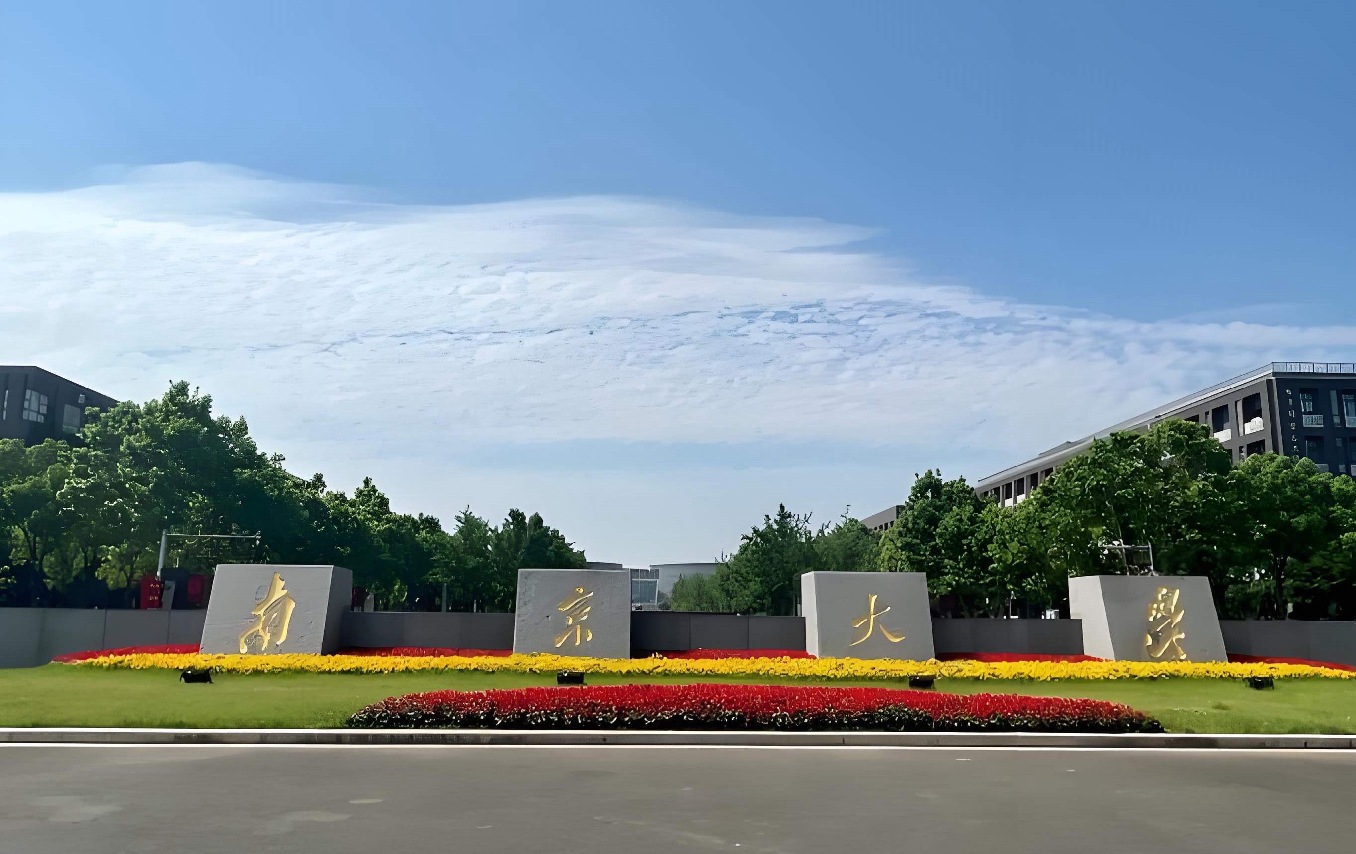 桌面式扫描电镜赋能科研|SuperSEM 顺利交付南京大学化学化工学院(图1) 桌面式扫描电镜赋能科研|SuperSEM 顺利交付南京大学化学化工学院(图1)
