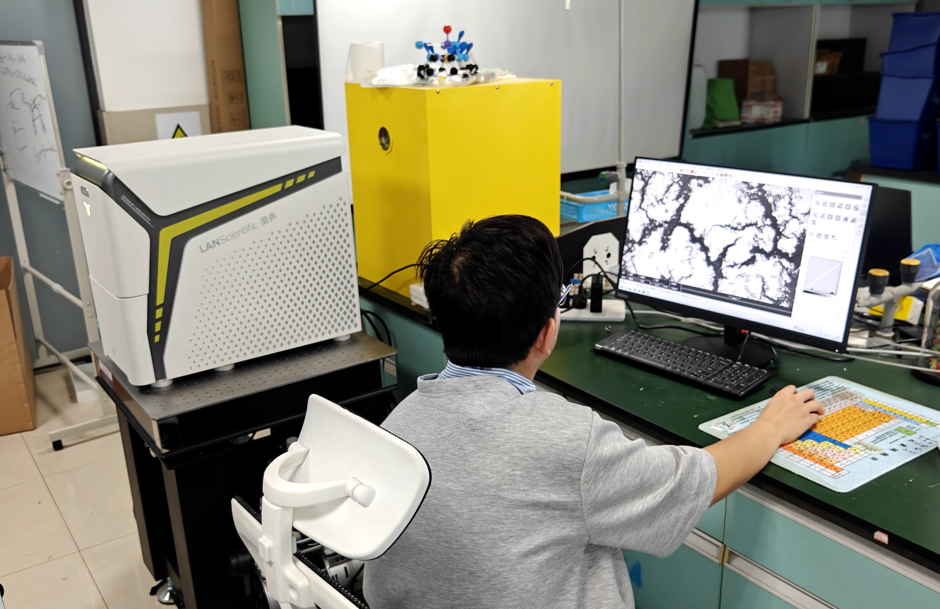 桌面式扫描电镜赋能科研|SuperSEM 顺利交付南京大学化学化工学院(图2) 桌面式扫描电镜赋能科研|SuperSEM 顺利交付南京大学化学化工学院(图2)